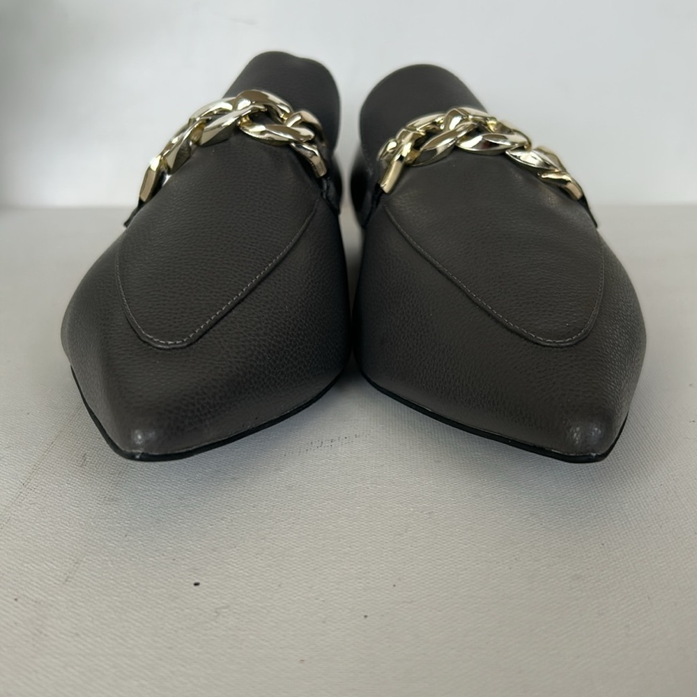 Women's Linea Paolo Mabel-L
Pointed Toe Loafer w/Goldtone Links Stone - Picture 15 of 16